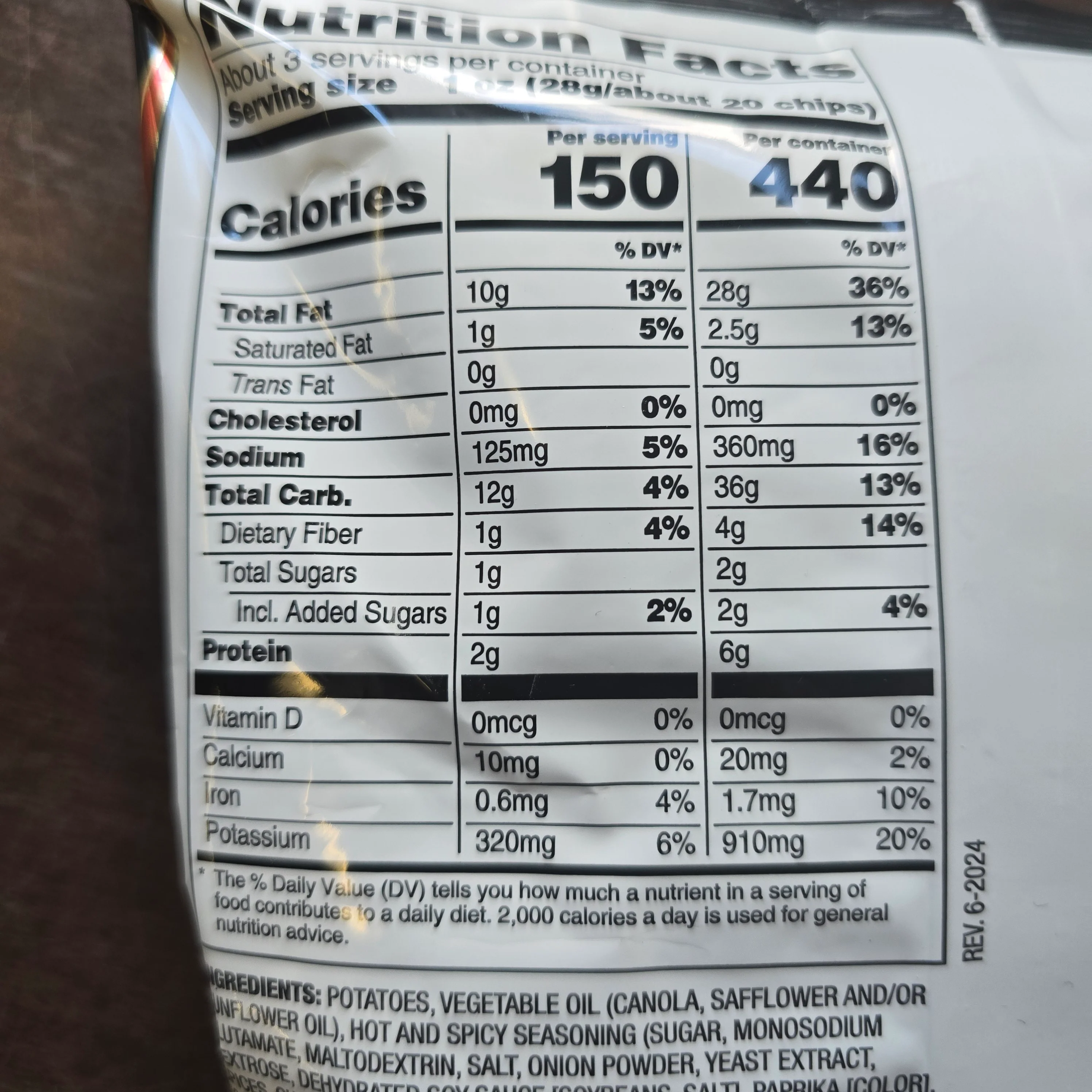 Calbee Hot & Spicy Potato Chips 80 g - Image 3