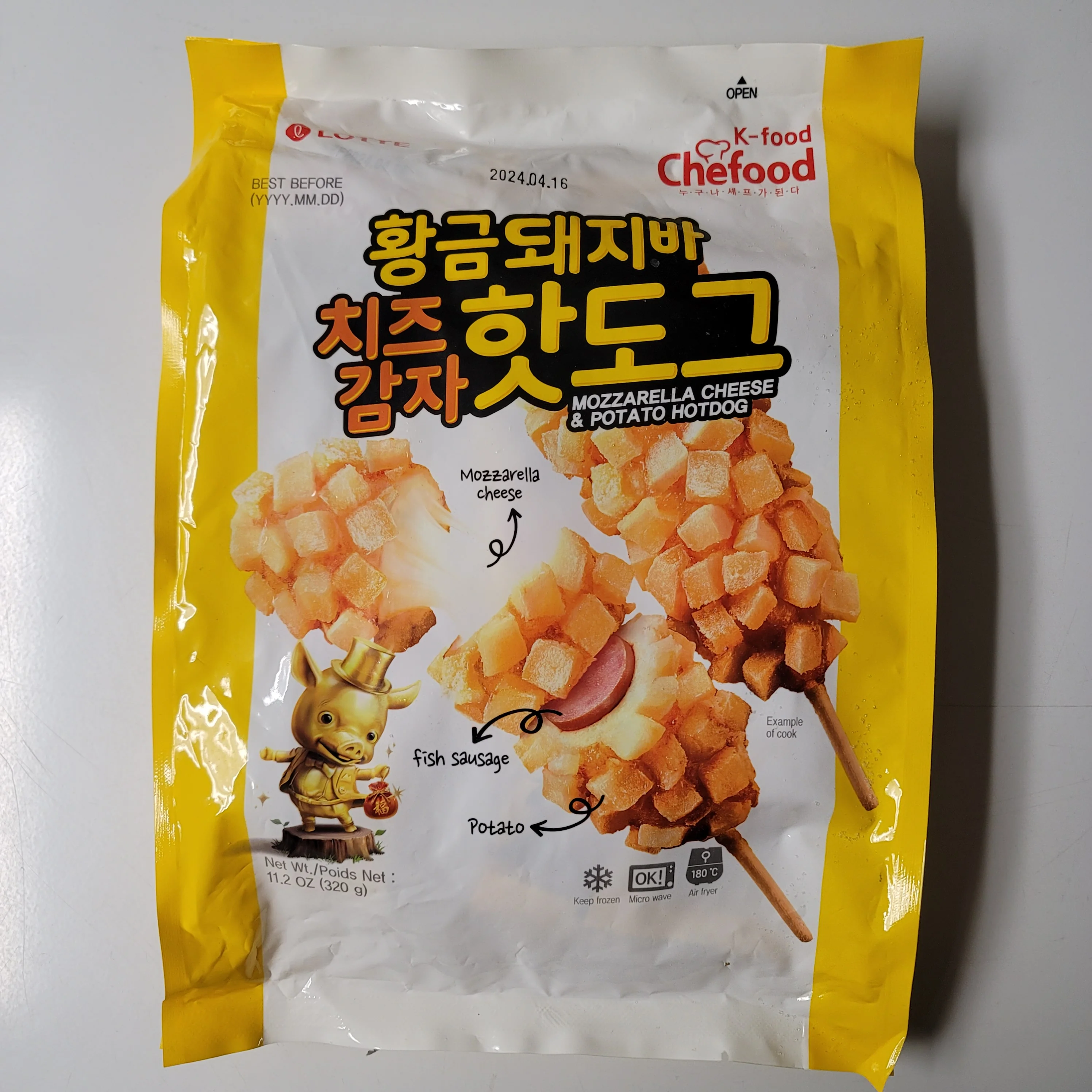 Lotte Mozarella Cheese & Potato Hotdog 320 g (Frozen)